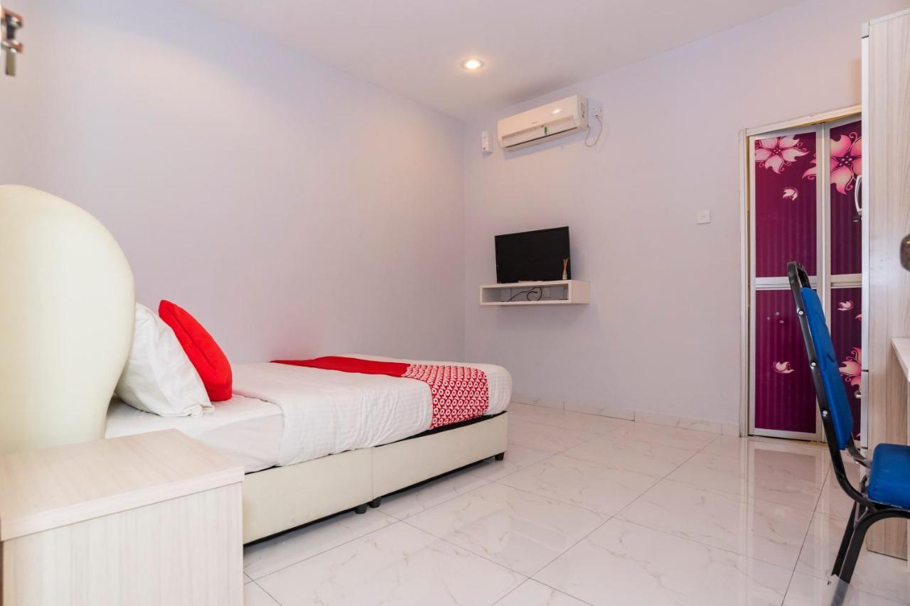 Oyo 1228 R & R Hotel 2*