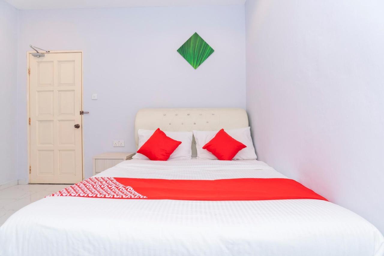 Hotel Oyo 1228 R & R 2*