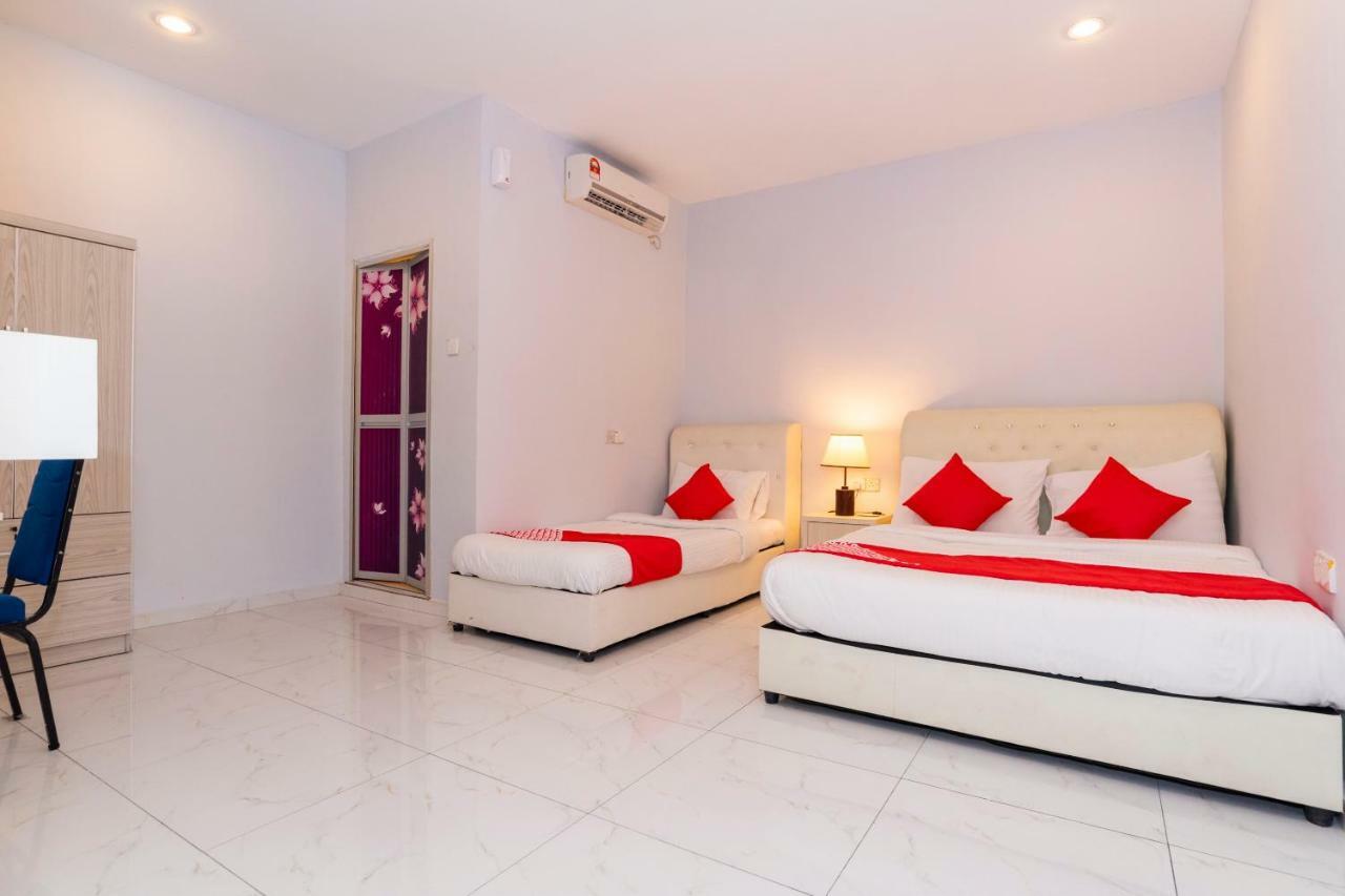 Hotel Oyo 1228 R & R