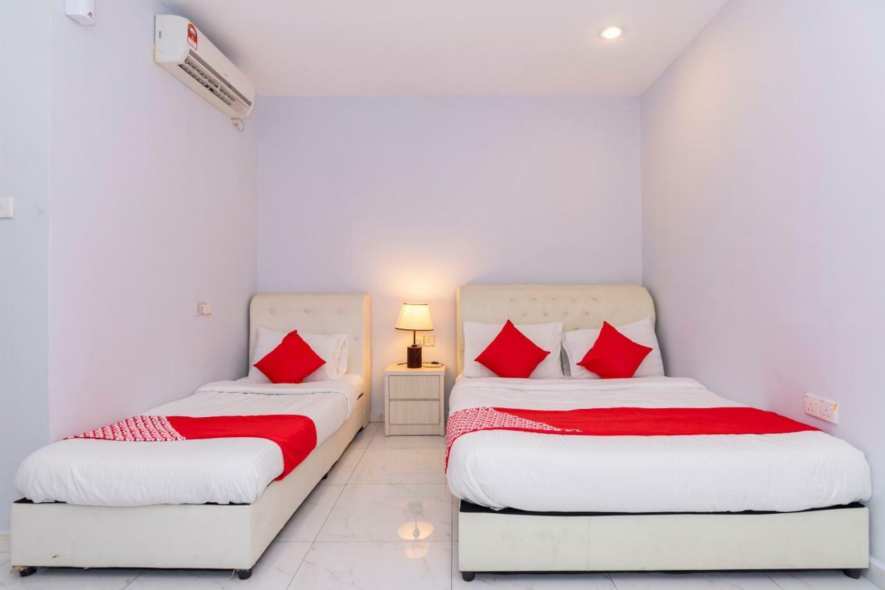 Oyo 1228 R & R Hotel