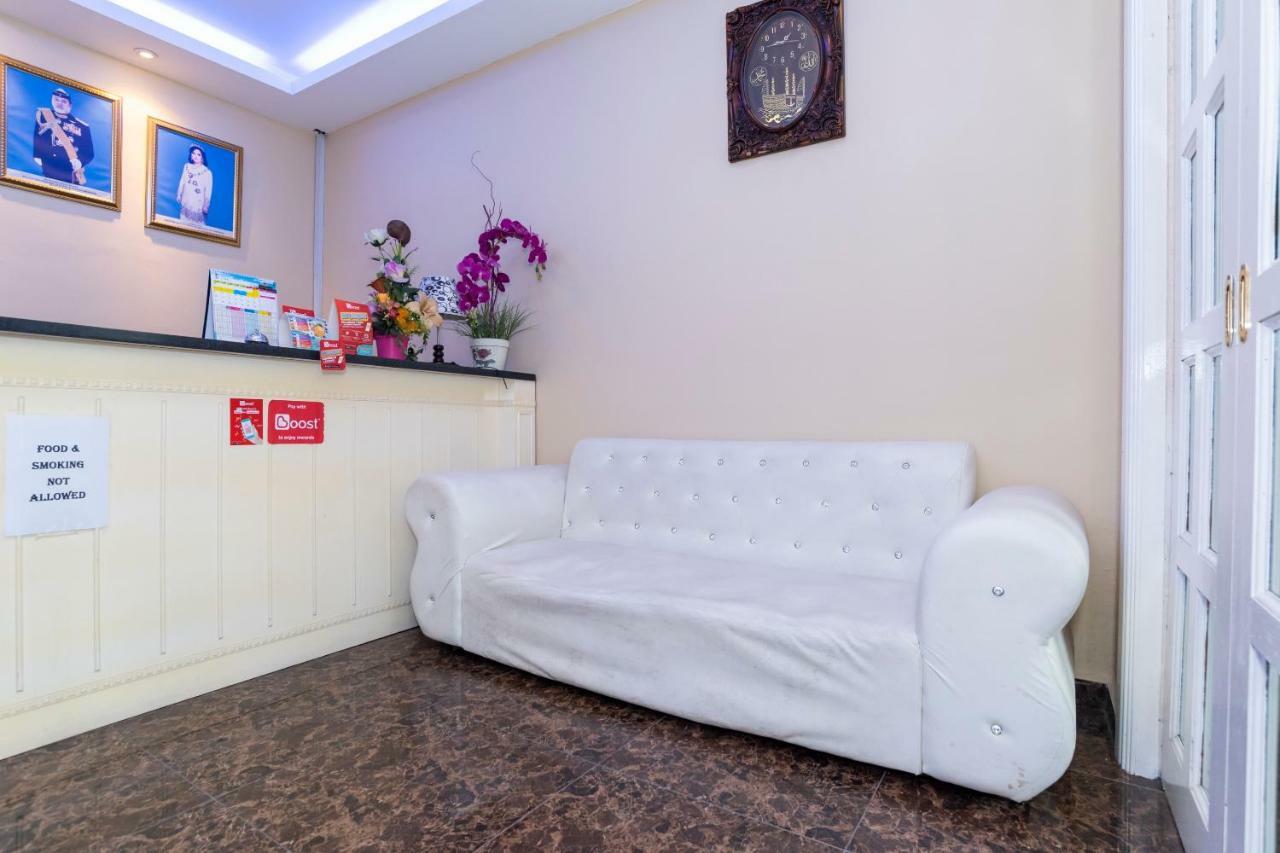 Hotel Oyo 1228 R & R