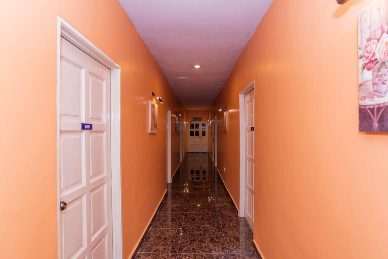 Hotel Oyo 1228 R & R Johor Bahru