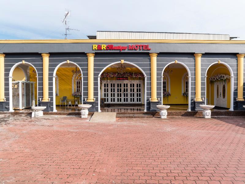 Hotel Oyo 1228 R & R